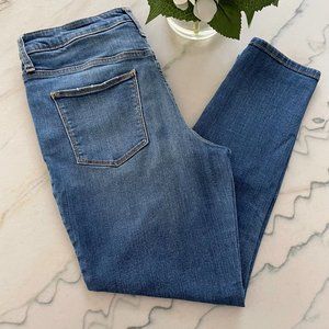 Universal Thread | Medium Wash High Rise Skinny Crop Jeans | 8